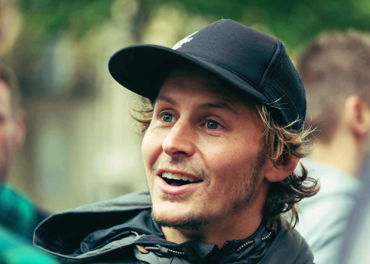 hotasfolk:  follaton-woods:  a  Benny a day will make you smile all the way / Day