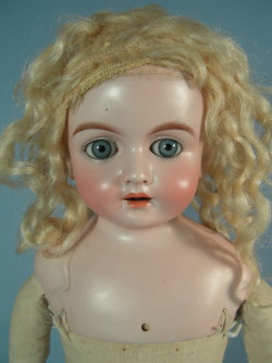 hazedolly:This rosy sweetheart was on eBay several years ago - I bid on her, unsuccessfully. And then she was relisted, because the seller broke the head after the first auction. Sad.
