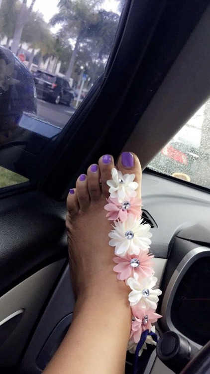 queenlizfeet:Phat succulent purple toesThem feet