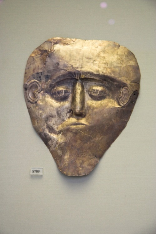 Funeral mask made of electrum. 17th–16th century BC.Found in grave Γ of grave circle B, Mykenae. Cur