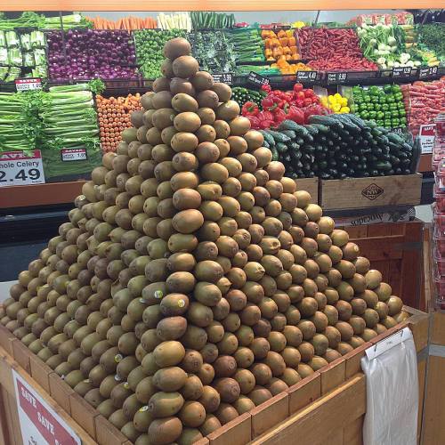 naik2g:  vfilthy:  Supermarket kiwi fruit. Artist unknown   my local pak n save need to step it up