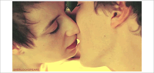 highonhiddlebatch:   Benedict’s kiss series.. I can’t help but feel jealous of