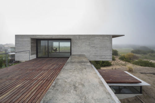 archatlas:  Casa Golf Luciano Kruk Arquitectos  