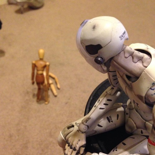chronically–cute:  SO MY FRIEND FOUND A REALLY CREEPY ARTIST’S MANNEQUIN BUT THEN IT GOT WEIRD SEND HELP 
