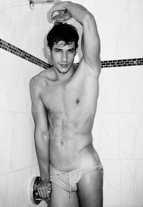 testingnewwaters:  Felipe Martins showing how refreshing a shower can be…