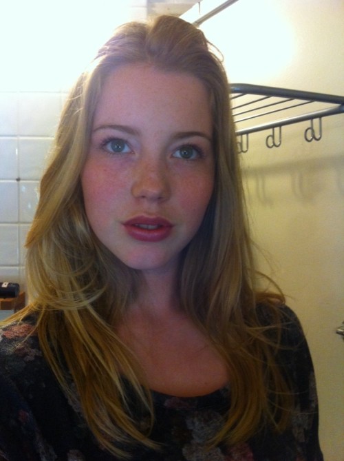 i-grok:  jmonad:  Sexy blonde with big tits.  (via TumbleOn) 