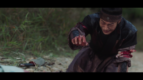 dangermousie:While Hwi is collapsed from poison, Seon Ho is destroyed by the body of the girl he tri