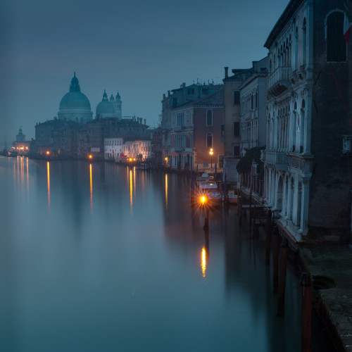 goverload:Venice sunrise in blue mood by JrnSeidenschnur: Blue mood in Venice. Early morning view fr