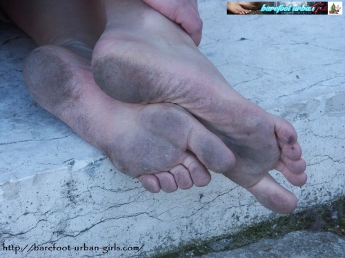 MASSIVE CHRISTMAS UPDATE from BAREFOOT URBAN GIRLS… entirely focused on WINTER BAREFOOTING!!! This week we have Barefoot Urban Stars IRIE and CHICCA, plus ANGEL and PIRU!!! http://barefoot-urban-girls.com/  For all the people who are into both