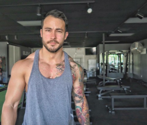 straightdudesexting:Straight hunk Sean Sarantos