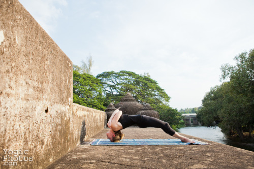 Denise in Srirangapatna, India. Christine Hewitt © yogicphotos.com