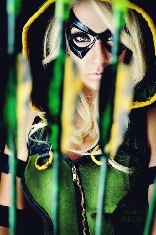 universalcosplayunited:  Green Arrow Cosplay (Injustice) by It’s-Raining-Neon   kaamellion