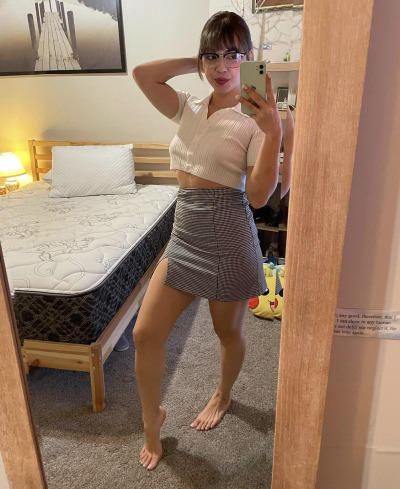 goddesslucybond-deactivated2022:your pathetically weak body wasn’t built to resist.