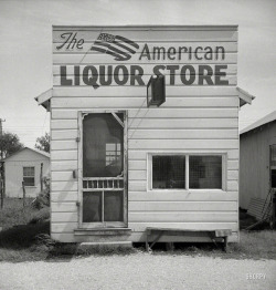 vintagemarlene:  the american liquor store in palacios, texas by john vachon for the office of war information, 1943 (www.shorpy.com) 