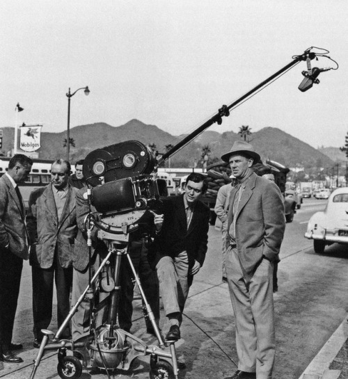 auteurstearoom: Director Stanley Kubrick and Sterling Hayden on the set of The Killing.
