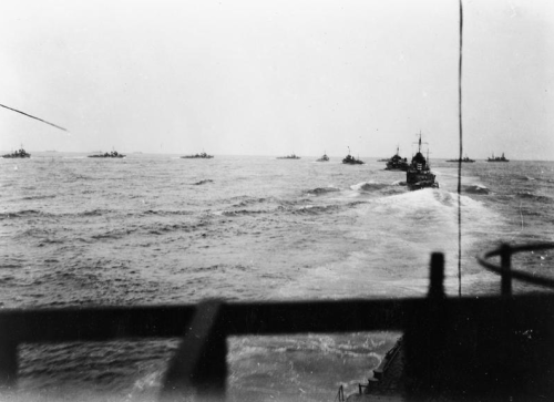 lex-for-lexington:Japanese Navy destroyers on fleet exercise, viewed from the bridge of Nenohi.(IWM: