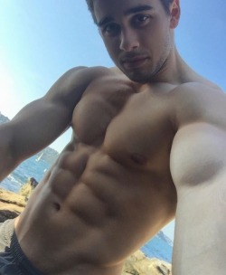 hotandsexymen:  http://instagram.com/runandlift