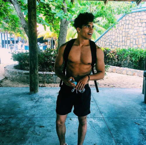 boytrappedinthcloset:  Alex Aiono