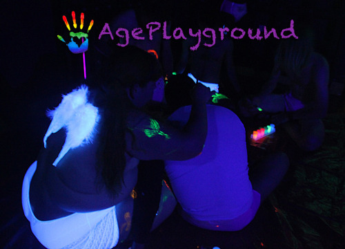 little-bratty-sloth:  ageplayground:  Glow in the dark/ Black-light Twister was EPIC!!!!  Wah!! Where was this??!!