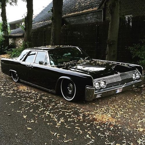 hotelisolation:  I feel like my life would be a lot better with this car in it.  #goals #cargoals #ridingeasyrecords by easyriderrecord http://ift.tt/1NgX0E8 