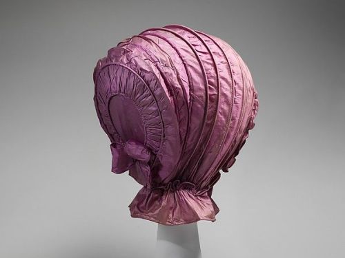 beggars-opera:18th century fashion: purpleRed | Green | Yellow