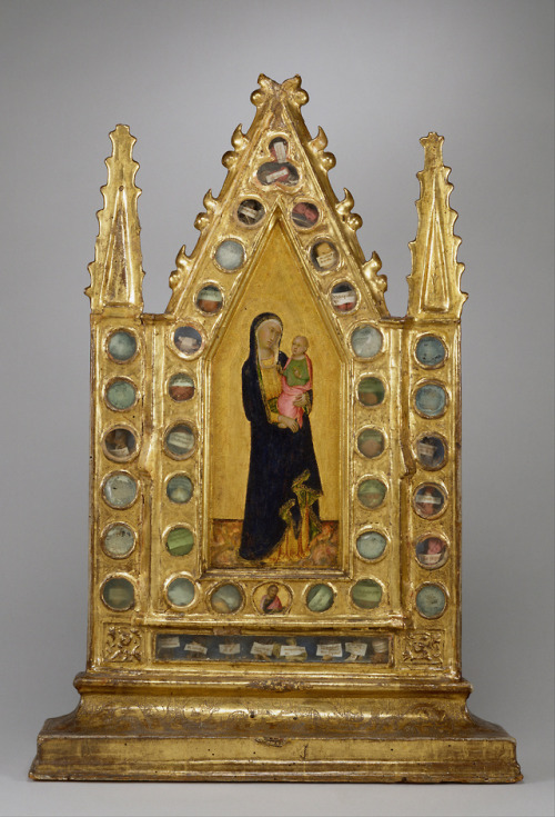 Tabernaculo con la imagen de la Virgen y el niño pintados por Naddo Ceccarelli, 1350.