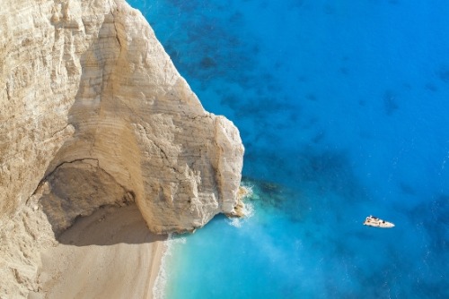 visitgreece-gr: Discover the beauty of GreeceGreece is a country teeming with beauty. Its key featur