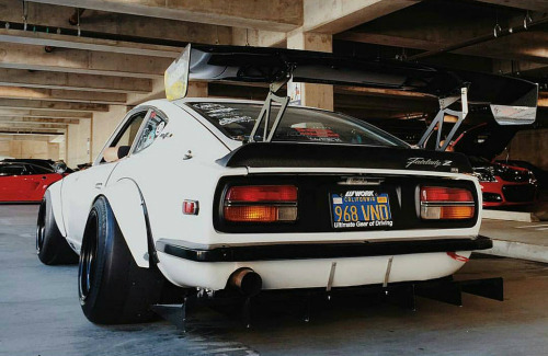 carbonking:  radracerblog:  TOP 20: Datsun 240z s30 #2       (via TumbleOn)