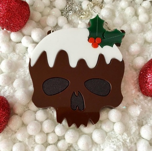 Here is another Christmas sneak peak. This large Christmas pudding skull necklace is the perfect sea