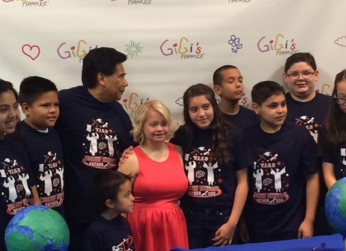 laurenpotterfans:Lauren Potter, who plays Becky Jackson on Glee, takes a pic with students at Scotsd