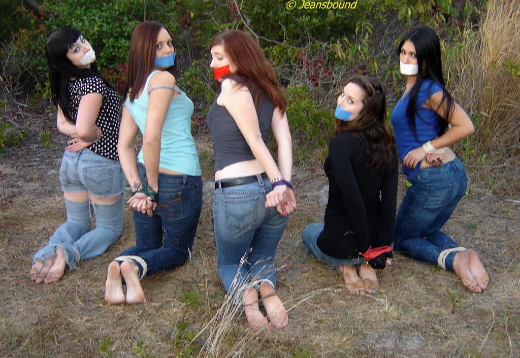 marvolomoriarty:  grosslyabnormal:  V - Lydia, Jessica, Tara, Amy, and Jade by Jeansbound