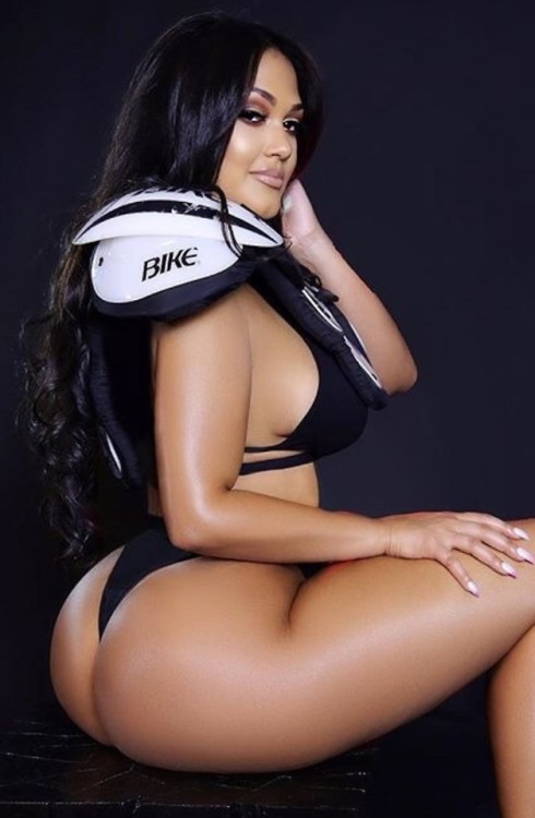 oohh-thickness:That’s what I’m talking about… She’s on my team