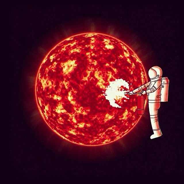 太陽發生火災了，幸好太空消防員來搶救！
sun is about to explode, space fireman came to rescue it!!
http://www.threadless.com/designs/space-fireman
#sun #illustration #threadless #spaceman #fun #wtf #fireman