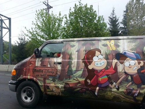 rainydaygal:Driving on the freeway today: “Scott, don’t ask, just take a picture!!” Awesome.