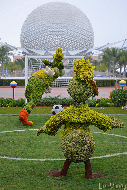 magicaldisneyworld:Goofy and Donald on Flickr.