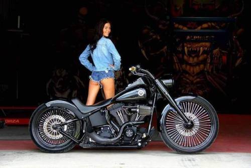 bikerkim62:Biker Babes