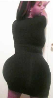 tweetyistumbln:  Every woman has their Little Black Dress. Let’s try a challenge, if i get 500 reblogs, i will post a gif of me bouncing my ass a bit. Or at least trying to..lol…maybe even more. Should be easy since i have like 2000 followers. Is