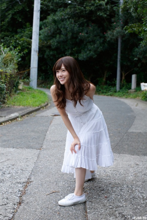 Morning Walk - Mai Shiraishi (白石麻衣)