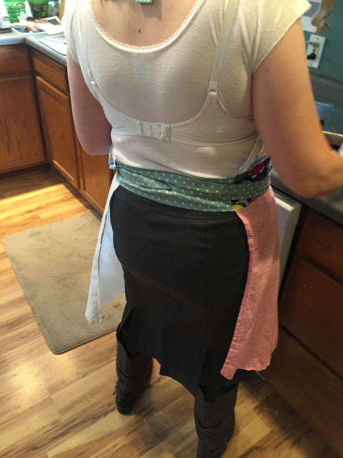 sm54usa5:  Sexy Mormon MILF in the kitchen.