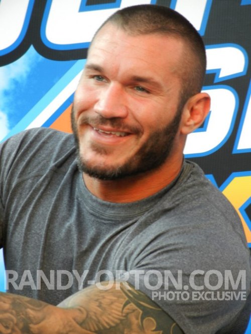 Fuck…this man is gorgeous! 