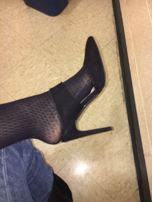 gknfjlvr: Sexy ass heels !!! Love them