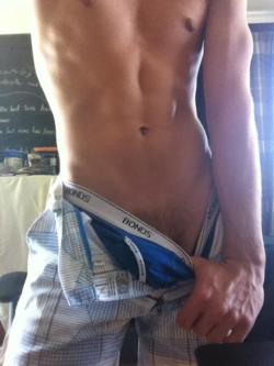 motdrobert2:  Follow me for Hot Guys, Str8 Kiks, Str8 Guy Snaps… *Send me selfies here, submit to me here, ask me anything you can possibly think of here   Ahhhh, I just love men!!!