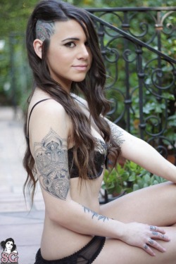 altmodelgirlcrush:  Suttin Suicide  She&rsquo;s gorgeous