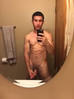 brentwalker092:  daxxpr:  daxxpr.tumblr.com🇵🇷🇵🇷🇵🇷🇵🇷🇵🇷🇵🇷🇵🇷   Too hot to be straight, but I think he might be :)