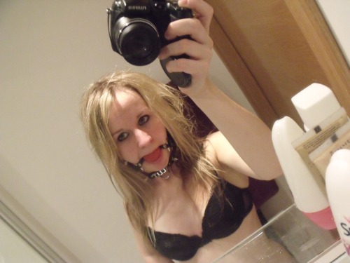 fetishselfies:  Submit your own fetish selfshot: http://fetishselfies.tumblr.com/