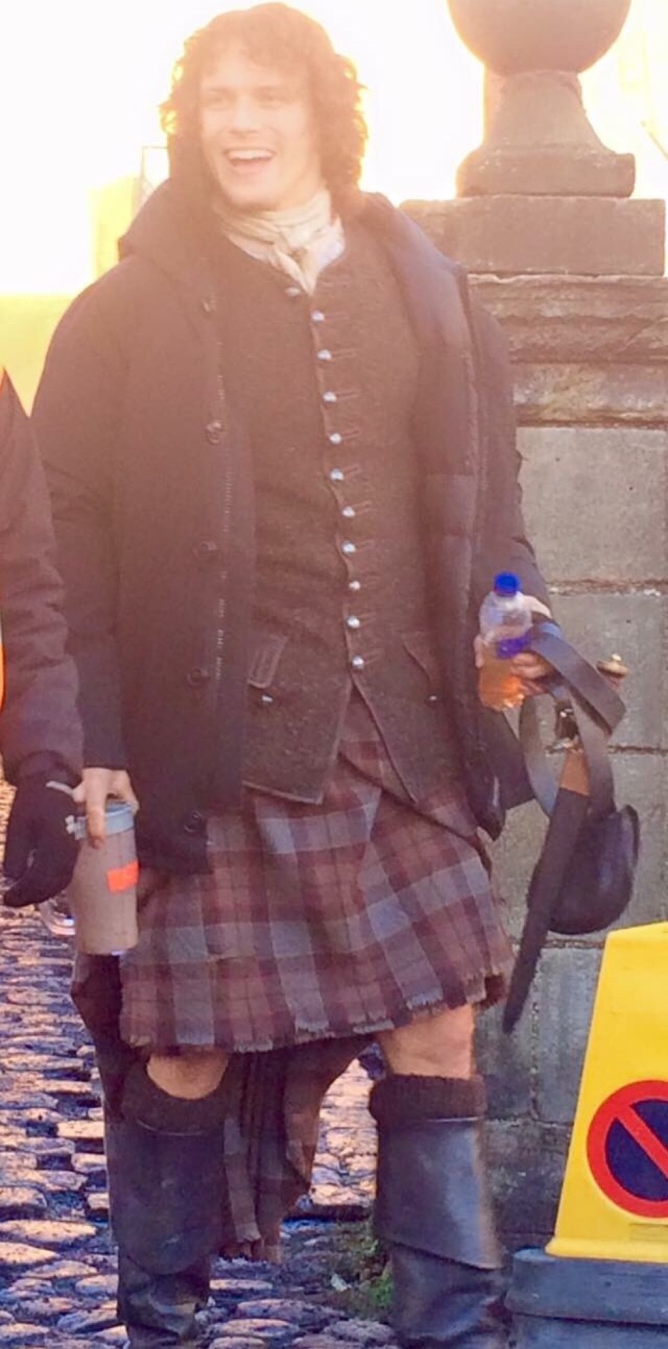 outlanderitaly:
“ New BTS pic of Sam Heughan on the set of Outlander Season 2 [November 24, 2015]
”
Baaabbbeeee ajsdfjkhdsahf