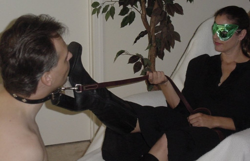 femdomfantasyheavennsfw:  Femdom fantasies every hour 