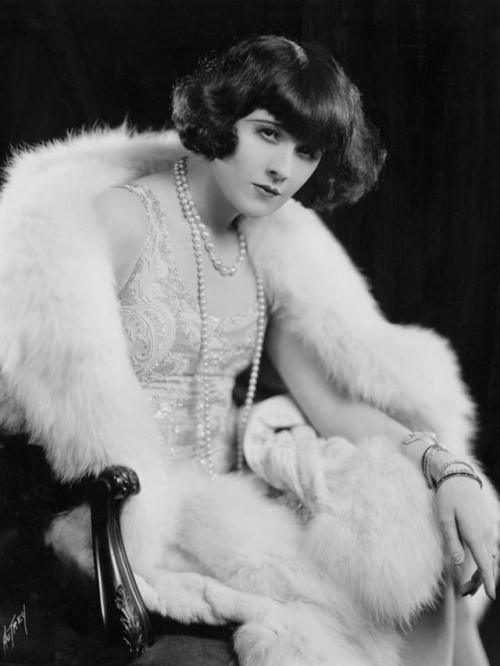 the1920sinpictures: 1927 Actress Margaret Livingston photographed by Max Munn Autrey. From America i