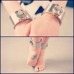 solid wrist or ankle cuff by SM Factory (Facebook) http://bit.ly/17SscIO