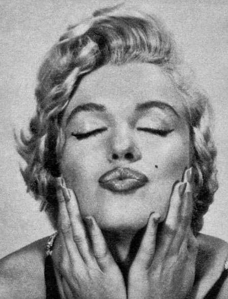 marilyn-monroe-collection:  Marilyn Monroe photographer by Philippe Halsman in 1954.